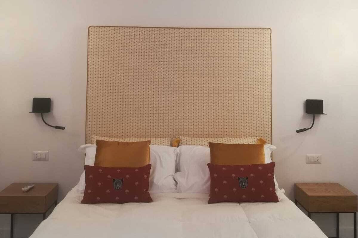 Superior Studio Suite, Courtyard View | Minibar, in-room safe, blackout drapes, WiFi (free)