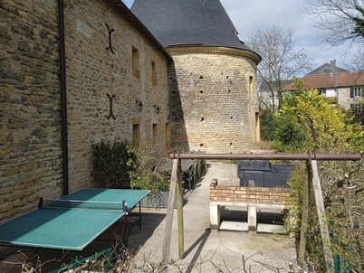Large gîte with indoor swimming pool