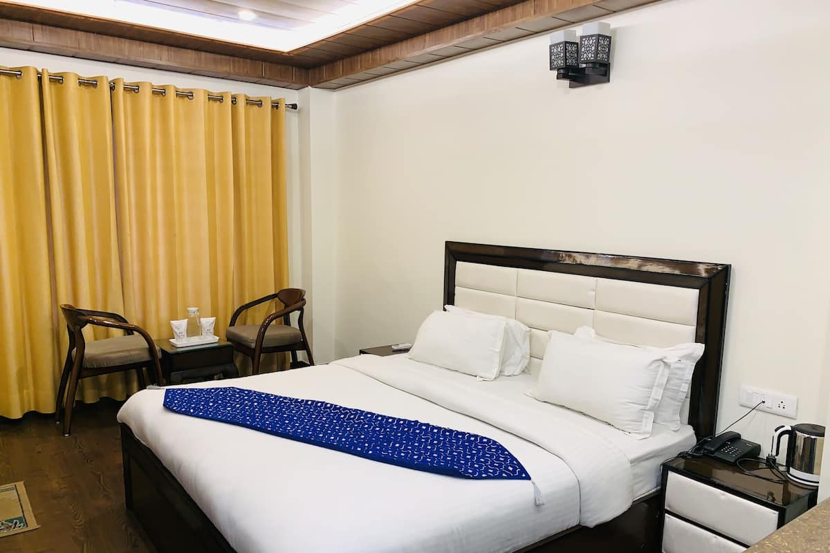 Deluxe Room | Minibar, desk, laptop workspace, free WiFi