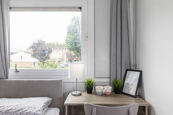 Single Room 20 - near Tower of London & Shoreditch | Iron/ironing board, free WiFi, bed sheets - Tower Bridge Accommodation - 18 (London)