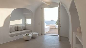 Suite (Iconic, Private Outdoor Plunge Pool) | Ropa de cama de alta calidad y caja de seguridad en la habitación