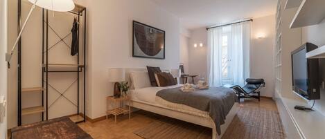 8 bedrooms, iron/ironing board, WiFi, bed sheets