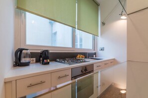 Kylskåp, mikrovågsugn, ugn och spishäll