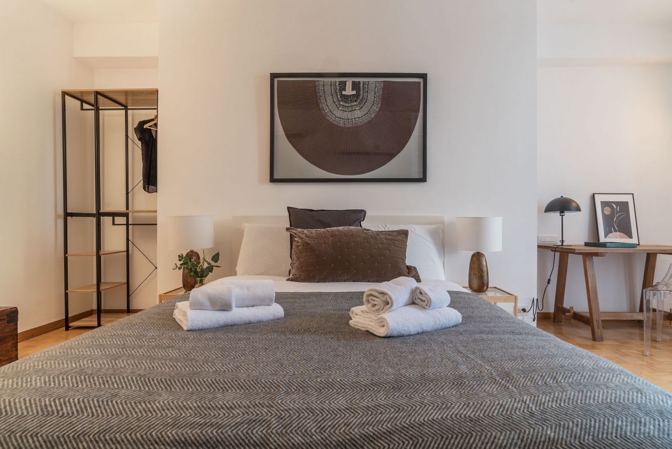 8 bedrooms, iron/ironing board, WiFi, bed sheets