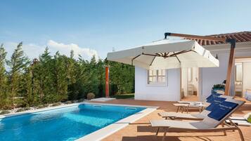 Seasonal outdoor pool, sun loungers