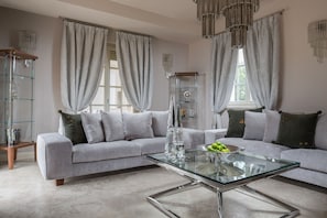 Villa | Aire de séjour | Téléviseur à écran plat