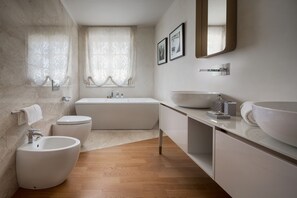 Villa | Bathroom