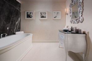 Villa | Bathroom | Separate bathtub and shower, hair dryer, towels, soap - Villa Celeste (Tar-Vabriga)