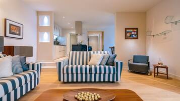 Villa, 3 Schlafzimmer | Wohnbereich | Flachbildfernseher