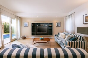 Villa, 3 camere da letto | Area soggiorno | TV a schermo piatto
