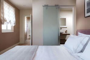 Villa, eigener Pool | 3 Schlafzimmer, Schreibtisch, Bügeleisen/Bügelbrett, kostenloses WLAN