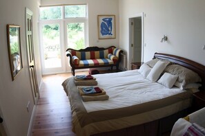 4 Schlafzimmer, Schreibtisch, Bügeleisen/Bügelbrett, Reisekinderbett