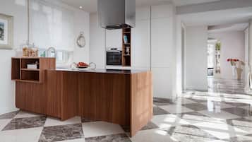 Villa, alberca privada | Cocina privada | Refrigerador con congelador, horno, parrilla de estufa y lavavajillas