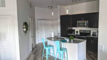 Fridge, microwave, oven, stovetop