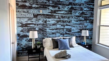 1 bedroom, desk, iron/ironing board, WiFi