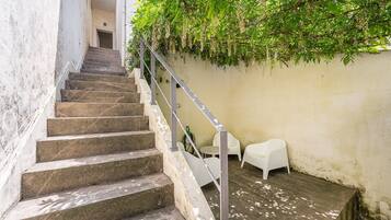 Enceinte de lâhĂ©bergement