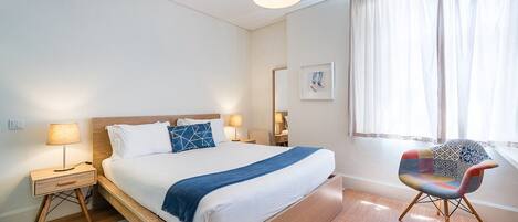 1 bedroom, desk, internet, bed sheets