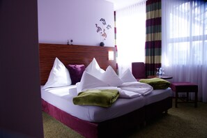 标准双人房 | 办公桌、笔记本电脑工作区、免费 WiFi