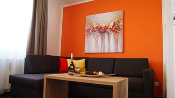 Business-Apartment | Wohnbereich | 37-Zoll-Flachbildfernseher mit Kabelempfang, Fernseher