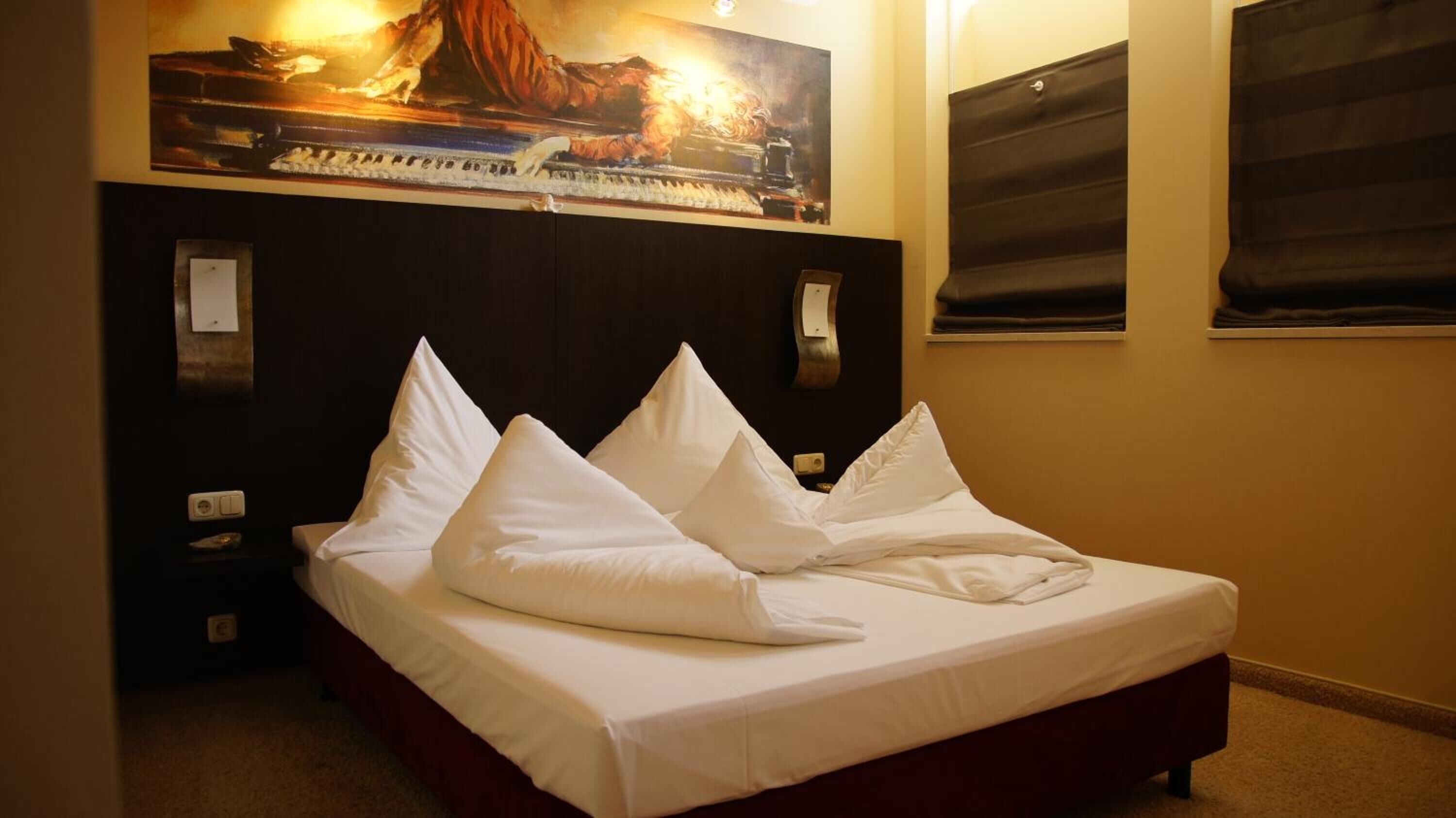 Desk, laptop workspace, free WiFi