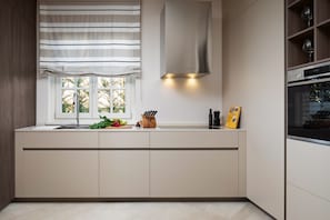 Biệt thự, hồ bơi riêng | Bếp riêng | Tủ lạnh, lò nướng, bếp nấu, máy rửa bát 