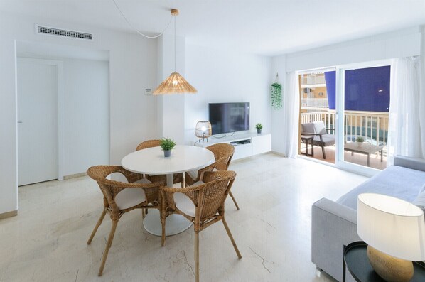 TV - Wonderful apartment with charm, a few meters from the beach. (Playa de Gandía)
