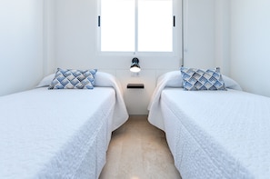 2 bedrooms, in-room safe, iron/ironing board, free WiFi