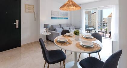 Cozy with mediterranean style, a few meters from the beach. A / C and free wifi. Terrace with sea views - only families