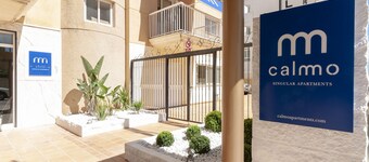 Cozy with mediterranean style, a few meters from the beach. A / C and free wifi. Terrace with sea views