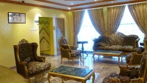 Lobby sitting area - Jibreen Hotel (Bahla)