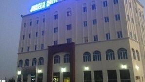 Front of property - evening/night - Jibreen Hotel (Bahla)