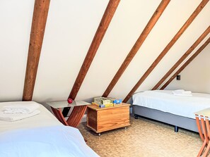 3 bedrooms, desk, free internet