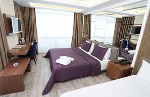 Standard Triple Room | In-room safe, desk, laptop workspace, free cribs/infant beds - Otel 1919 (Atakum)