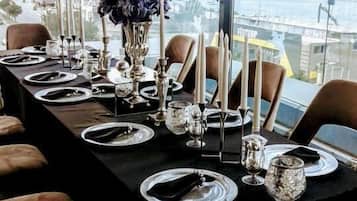 Breakfast, lunch, dinner served; Turkish cuisine