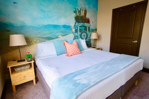 1 dormitori, escriptori, planxa i posts de planxar i wifi 