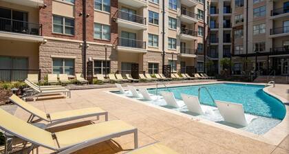 Acceso al tren ligero, gimnasio y piscina, paseo a restaurantes, South End