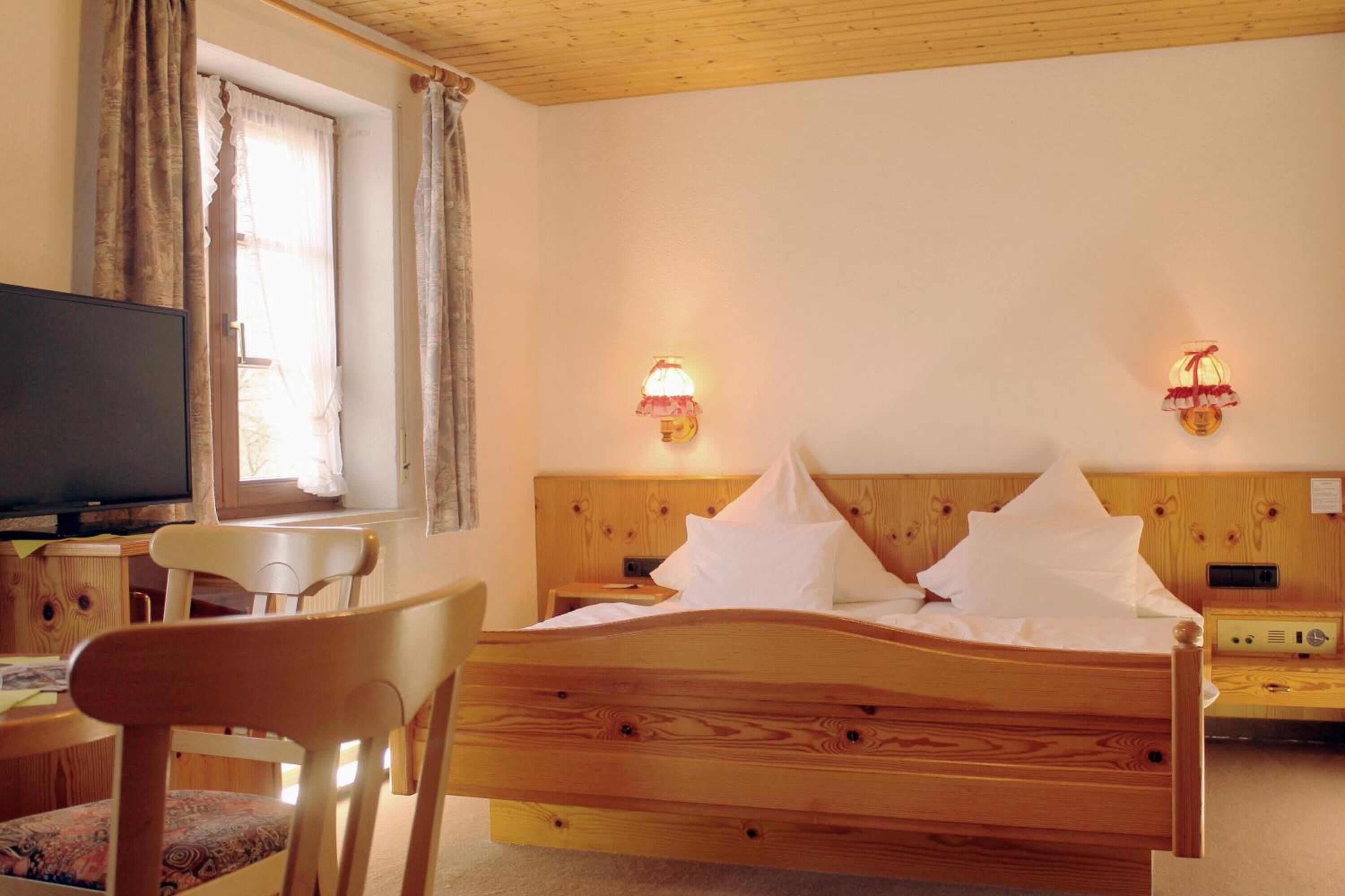 Hypo-allergenic bedding, in-room safe, individually decorated