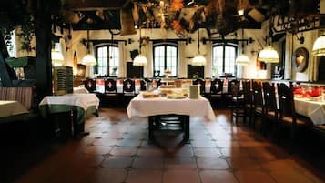 Breakfast, lunch, dinner served; German cuisine