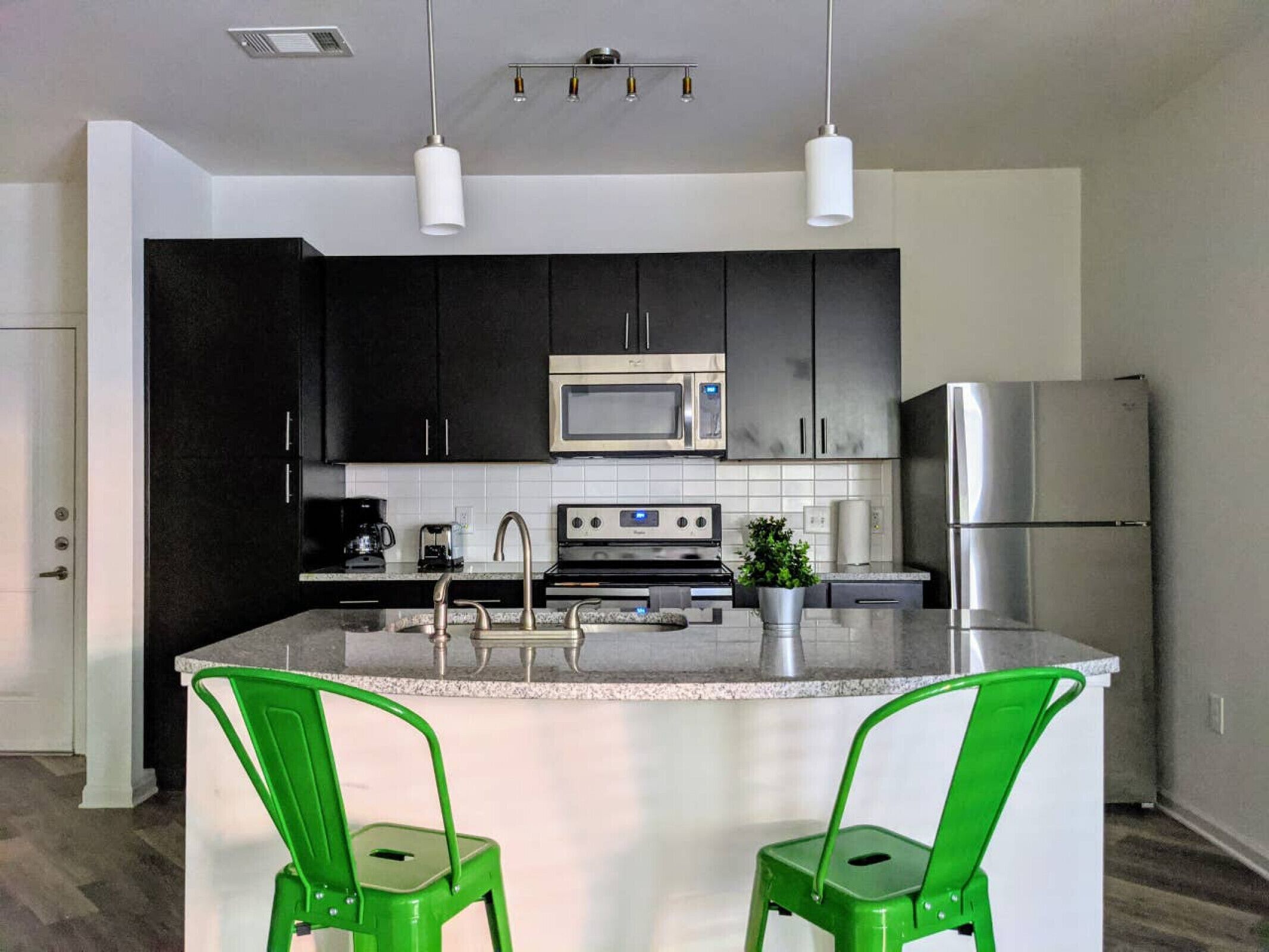 Refrigerador, microondas, horno, placa de cocina