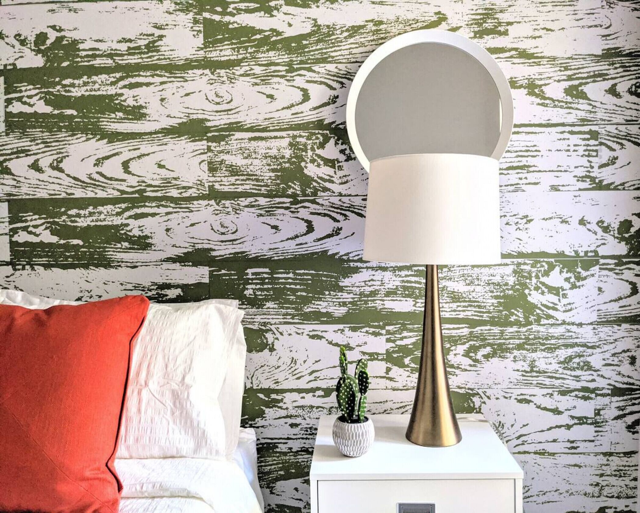 1 dormitorio, escritorio, tabla de planchar con plancha y wifi