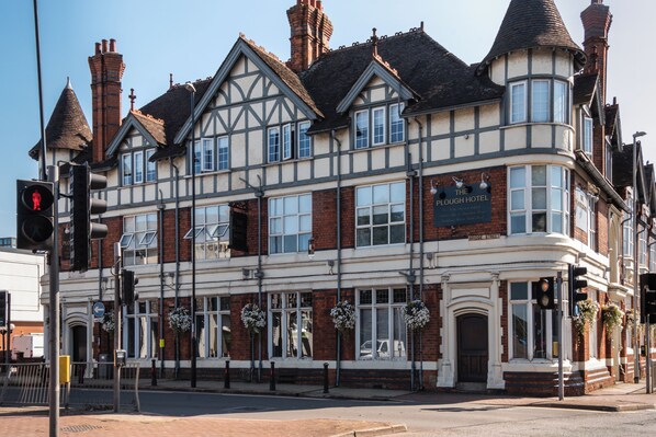 Front of property - Best Western The Plough Hotel (Northampton)