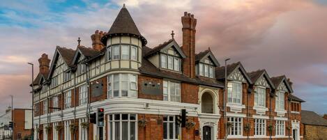 المنشأة من الخارج