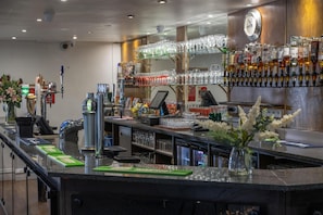 Bar (on property) - Best Western The Plough Hotel (Northampton)