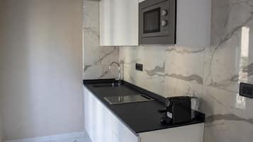 Premier Studio Suite, Balcony | Private kitchenette | Coffee/tea maker, electric kettle