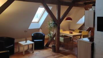 Familienapartment | Wohnbereich | Fernseher