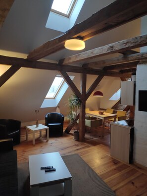 Family Apartment | Living area | TV - Altstadt Pension Potsdam (Potsdam)