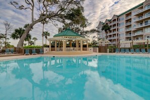 Een verwarmd zwembad