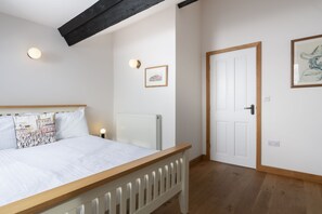 4 chambres, fer et planche à repasser, Wi-Fi, draps fournis