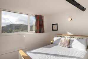 4 bedrooms, iron/ironing board, WiFi, bed sheets - Look Far - Spacious - Fabulous Views  - Ambleside (Ambleside)