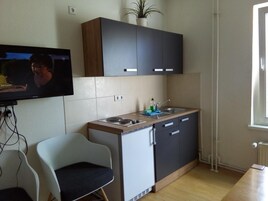 Refrigerador, placa de cocina, cafetera/tetera, tetera/pava eléctrica